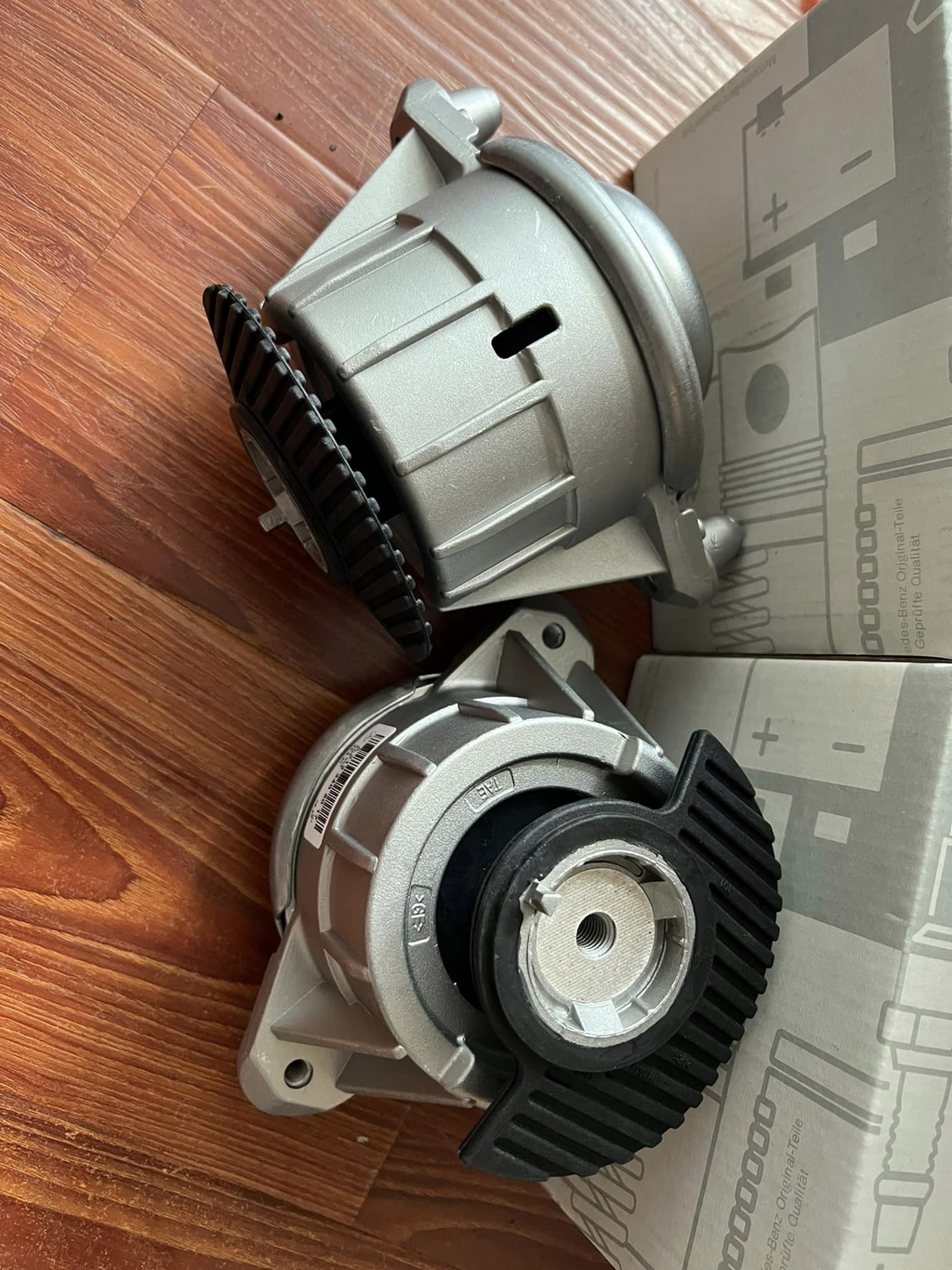 205/222/204/212/213/223 engine bracket