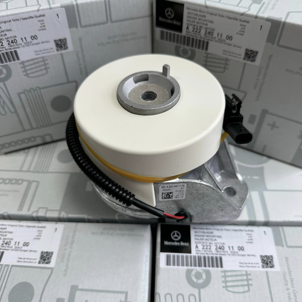 205/222/204/212/213/223 engine bracket