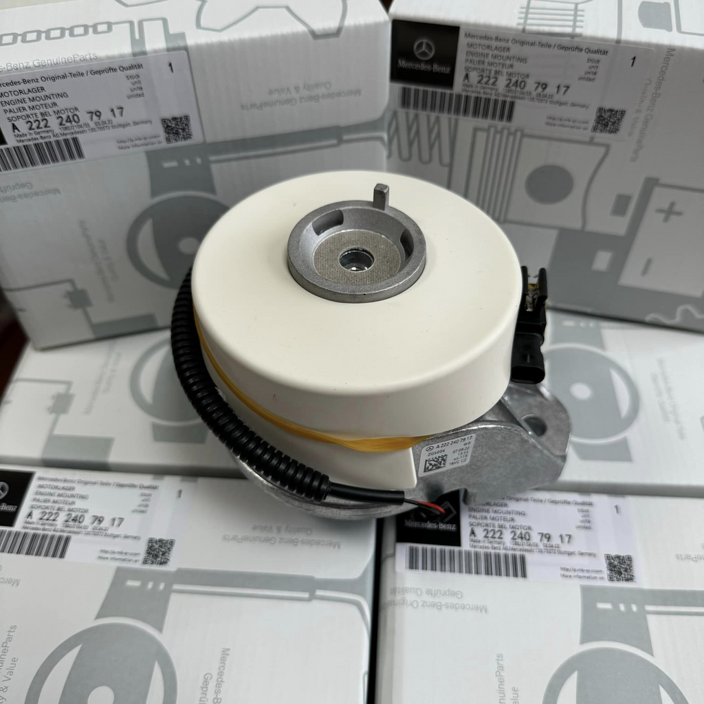 205/222/204/212/213/223 engine bracket