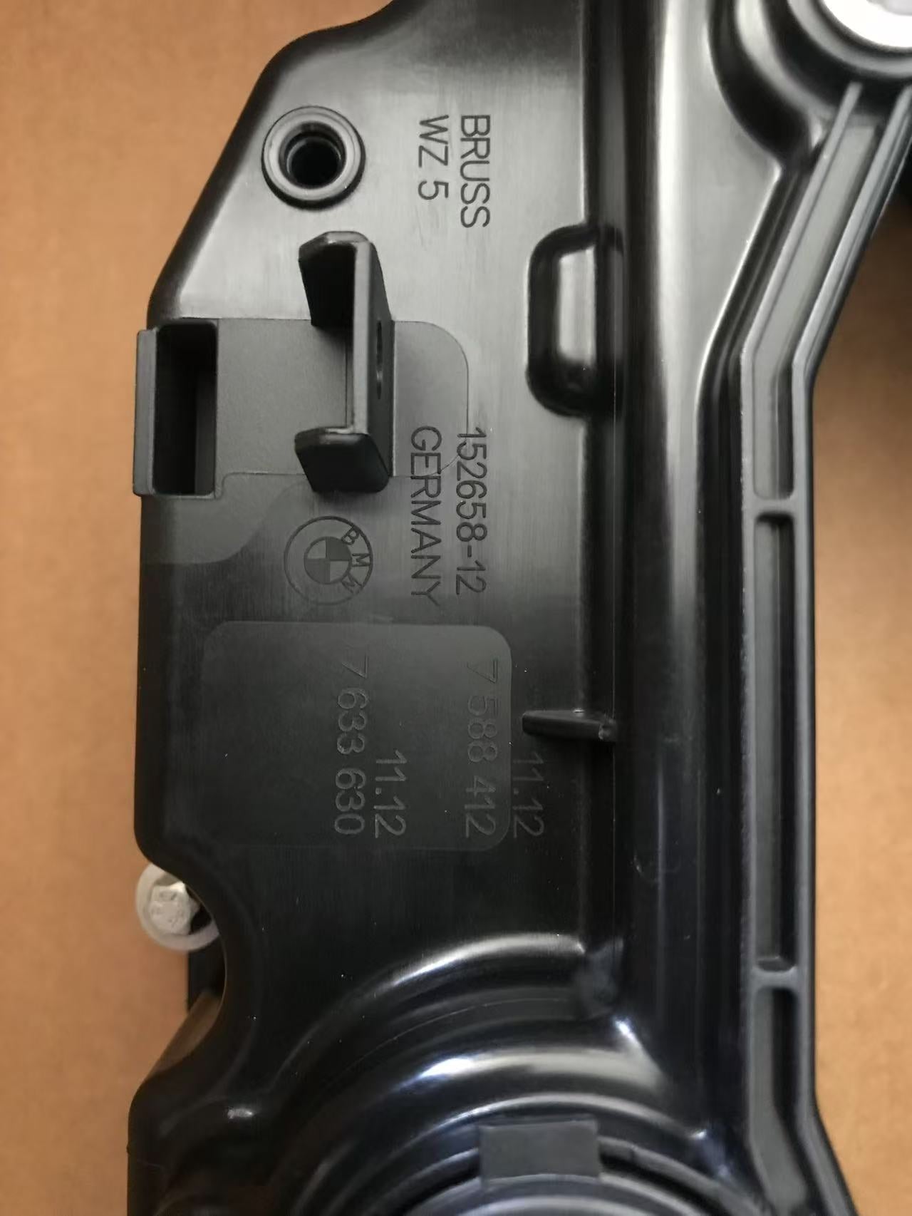 1112 7588 412 cylinder head cover