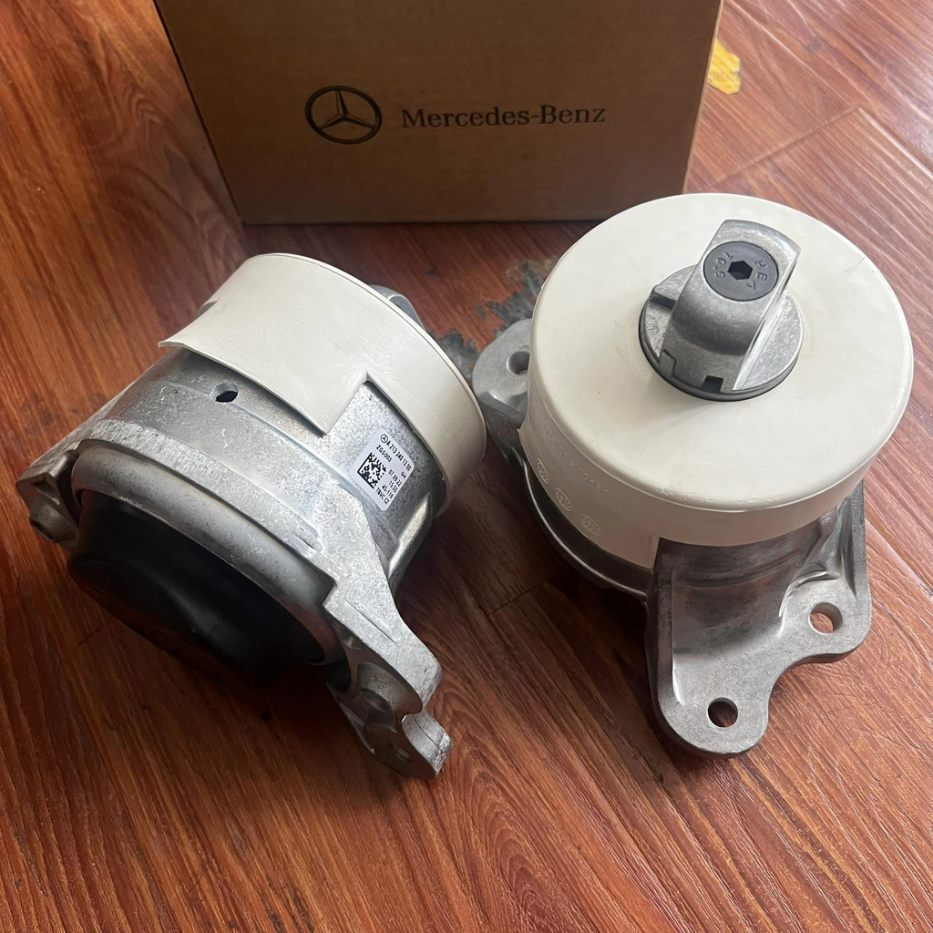 205/222/204/212/213/223 engine bracket