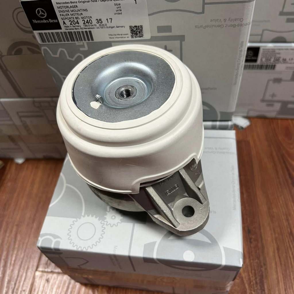 205/222/204/212/213/223 engine bracket